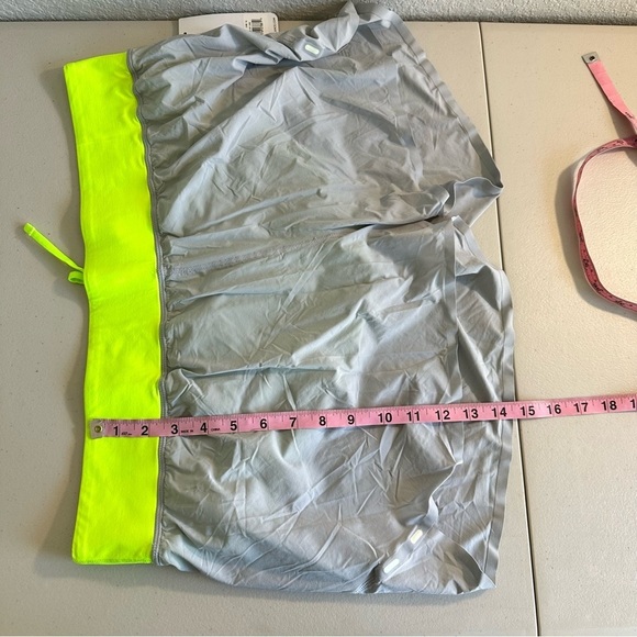 New Balance gray dry fit running shorts with panty Size XL Pocket In back - Picture 6 of 7